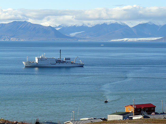 CN0812SM111_pond-inlet-ioffe.jpg [© Last Frontiers Ltd]