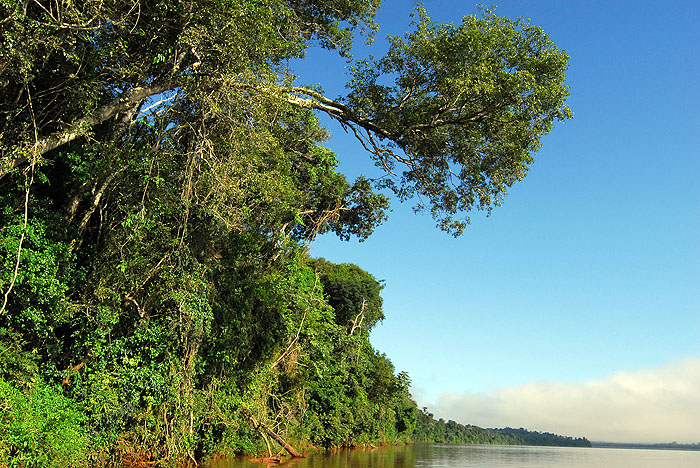 AR07YA_rioiguazu2grande.jpg [© Last Frontiers Ltd]