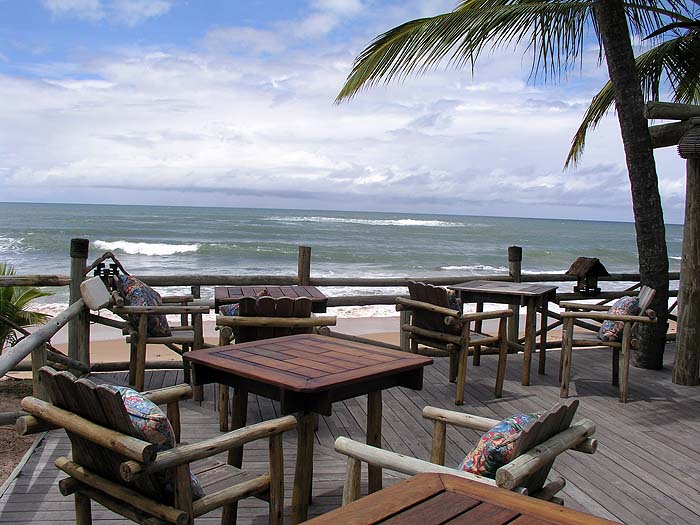 BR0406SM374_kiaroa_beach_resort_beach_bar.jpg [© Last Frontiers Ltd]