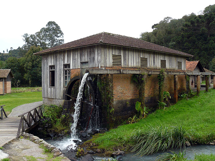 BR0911SM094_caminhos-de-pedra-casa-da-erva-mate.jpg [© Last Frontiers Ltd]