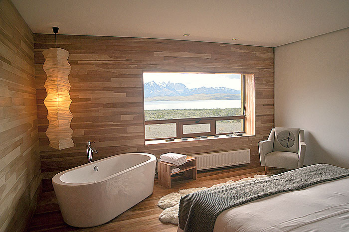 CH12TH_tierra-patagonia-habitacion-matrimonial-tina1.jpg [© Last Frontiers Ltd]