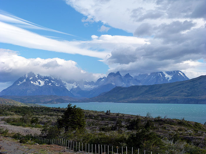 CL0214EP0680_torres-del-paine-lago-del-toro.jpg [© Last Frontiers Ltd]