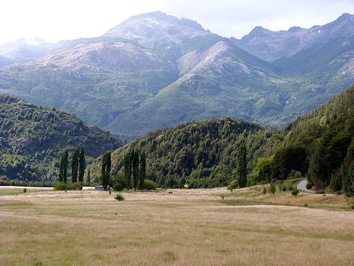 CL0214EP1011_futaleufu-valley-las-escalas.jpg [© Last Frontiers Ltd]