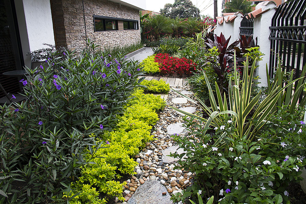 CO1218CJ05_patio-del-mundo-gardens.jpg [© Last Frontiers Ltd]