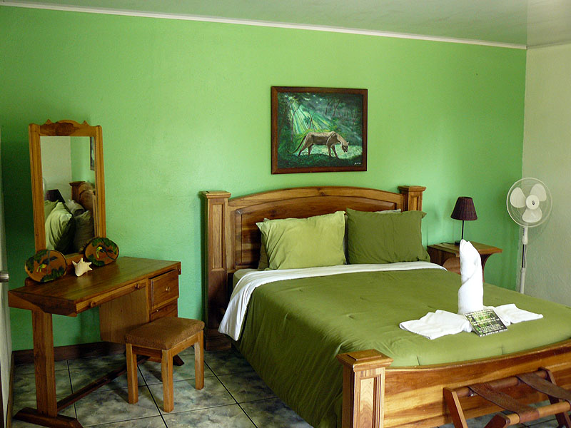 CR0516NL305_rancho-naturalista-tanager-room.jpg [© Last Frontiers Ltd]