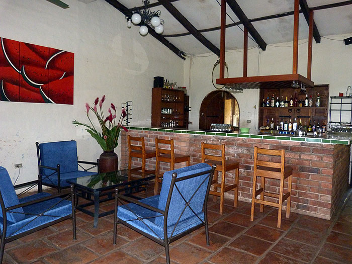 SV0913SM0278_la-posada-de-suchitlan-bar.jpg [© Last Frontiers Ltd]