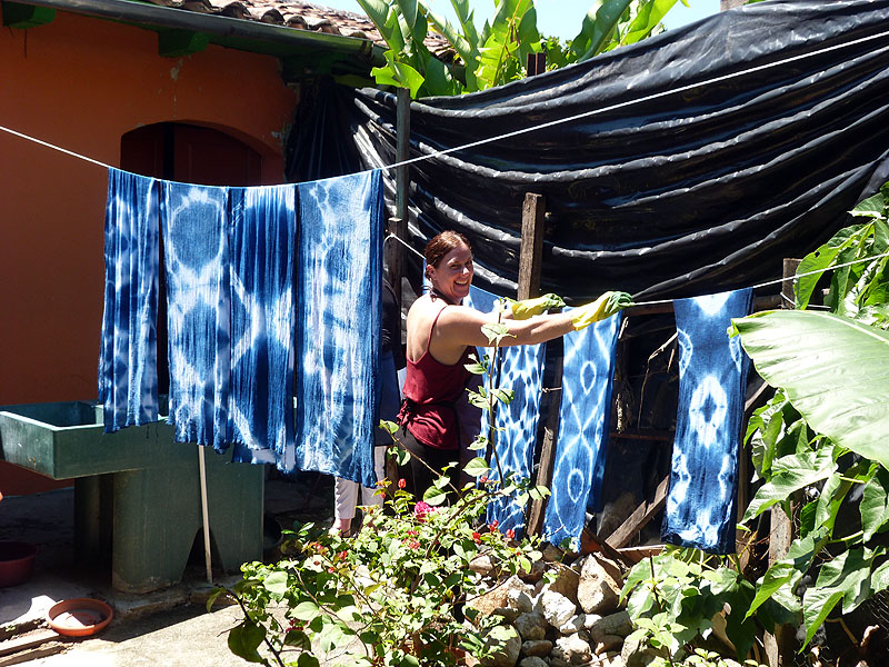 SV0916NL539_suchitoto-indigo-dye-workshop.jpg [© Last Frontiers Ltd]