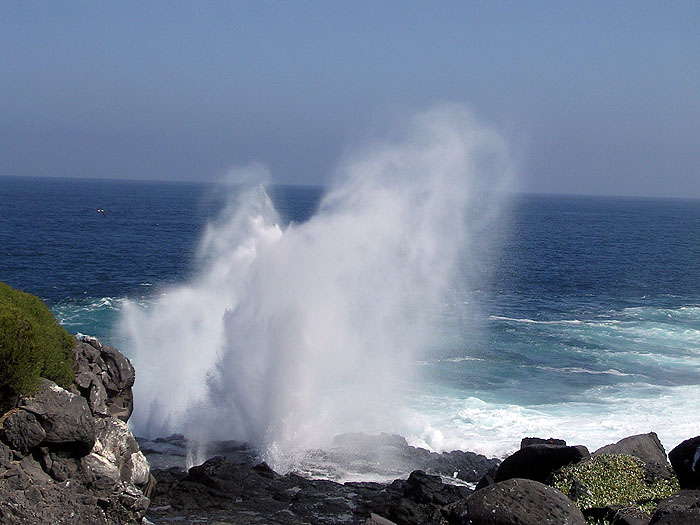 GP0404AB131_blowhole.jpg [© Last Frontiers Ltd]