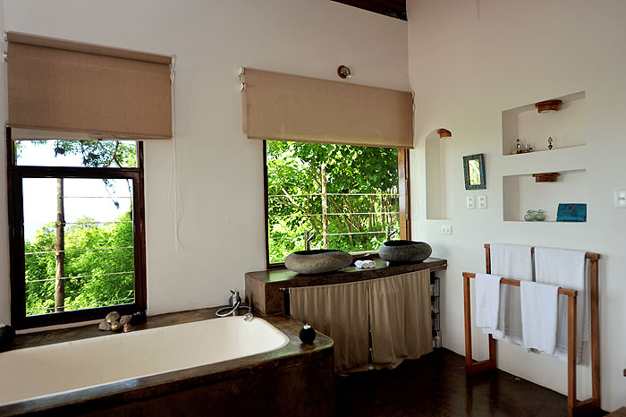 GP12GC15_galapagos-safari-camp-family-suite-bathroom1.jpeg.jpg [© Last Frontiers Ltd]