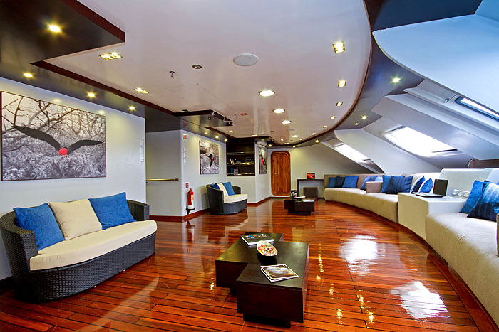 GP12HC07_oceanspray-lounge.jpg [© Last Frontiers Ltd]