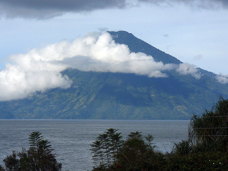 GU1014FD259_san-pedro-volcano-from-villa-santa-catarina.jpg [© Last Frontiers Ltd]