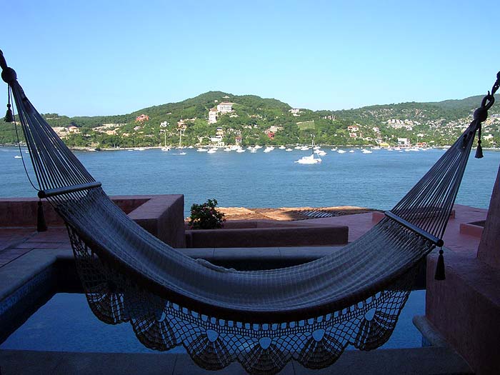 MX0905AJ310_casa_que_canta_zihuatanejo.jpg [© Last Frontiers Ltd]