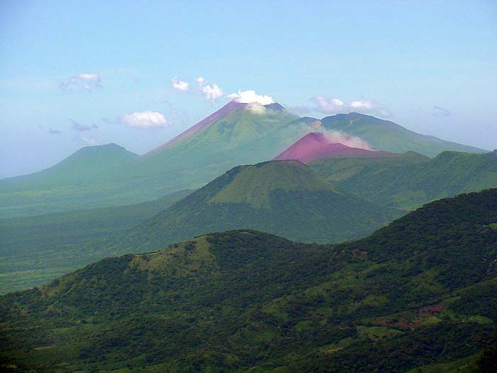 14_Cadenadevolcanes.jpg [© Last Frontiers Ltd]