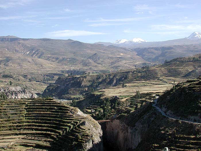 PE0602TR0020_roadtocolca.jpg [© Last Frontiers Ltd]