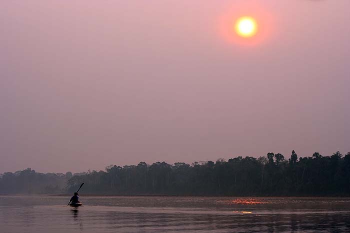 PE0905EP250_tambopata_kayak.jpg [© Last Frontiers Ltd]