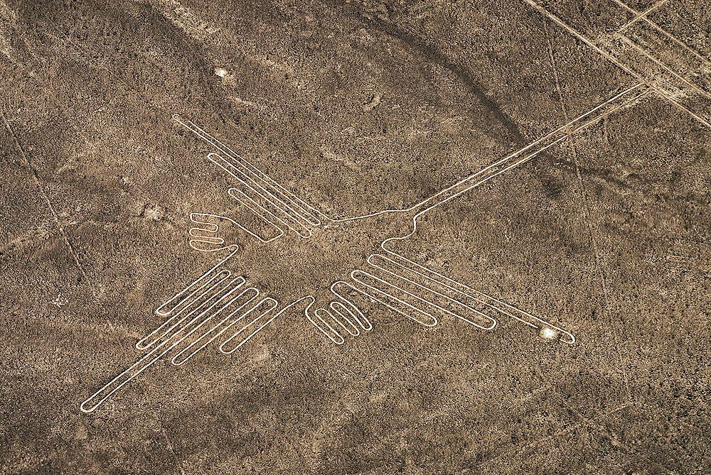 PE09PP002_nazca-lines-hummingbird.jpg [© Last Frontiers Ltd]