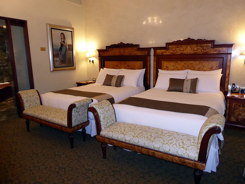 PE1018SM364_cusco-aranwa-deluxe-superior-twin-room.jpg [© Last Frontiers Ltd]