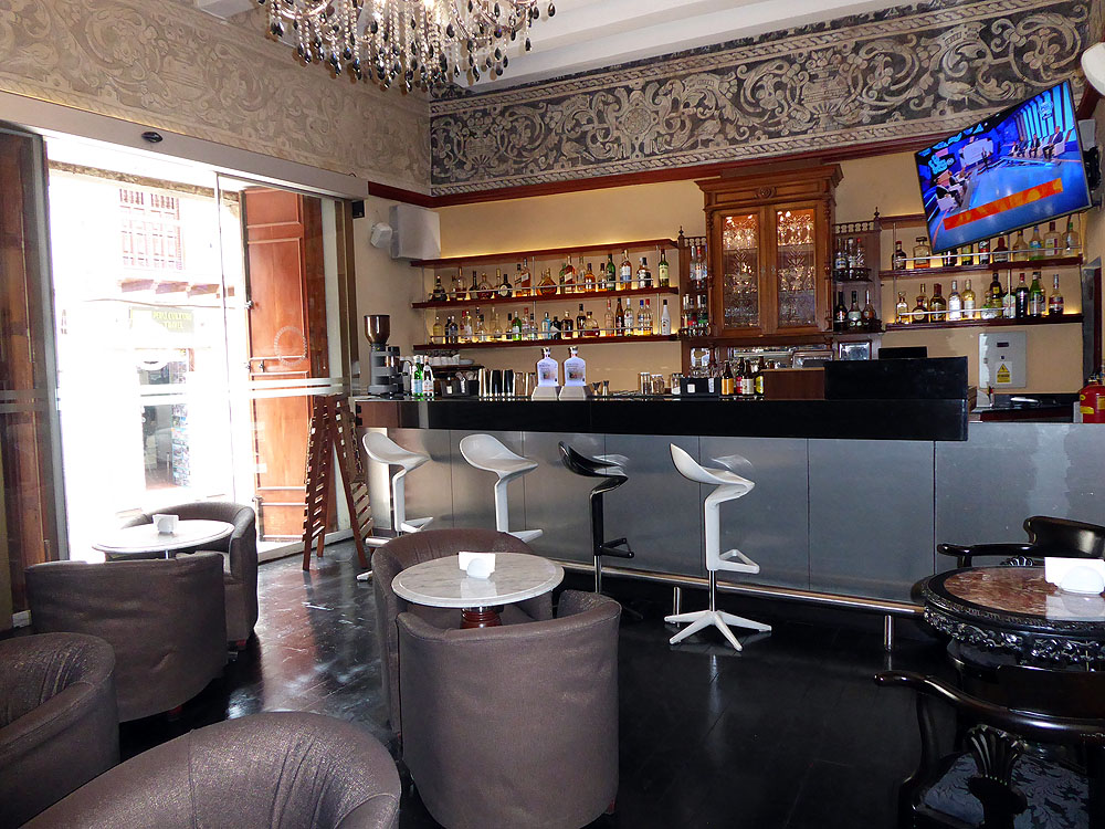 PE1018SM369_cusco-aranwa-bar.jpg [© Last Frontiers Ltd]