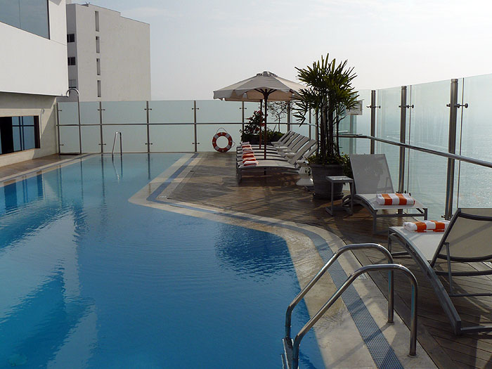 PE1114FD006_miraflores-park-hotel-infinity-pool-lima.jpg [© Last Frontiers Ltd]