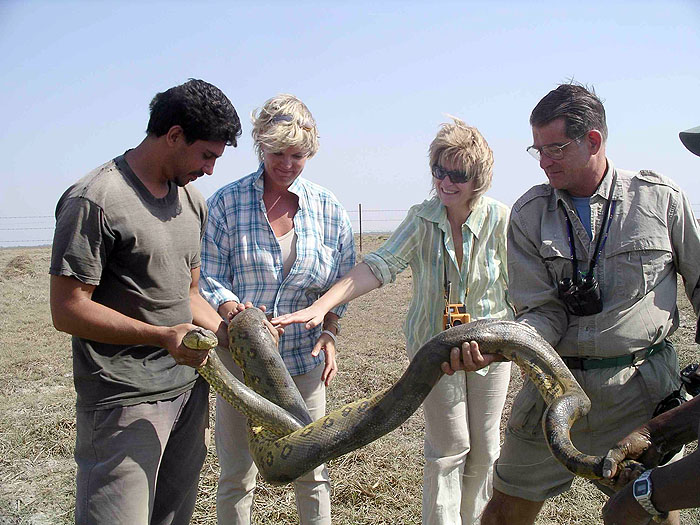 VE0305JL_Robert-with-Anaconda-March-2005.jpg [© Last Frontiers Ltd]